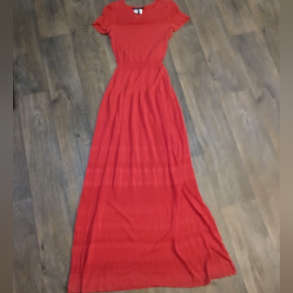 BCBGMaxAzria Sydnie Short Sleeve Knit Maxi Dress in Lipstick Red.  - Picture 11 of 14